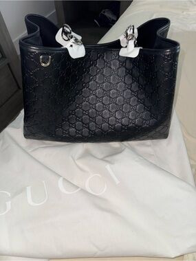 Gucci Black GG Embossed Leather Shoulder Bag with Silver Hardware